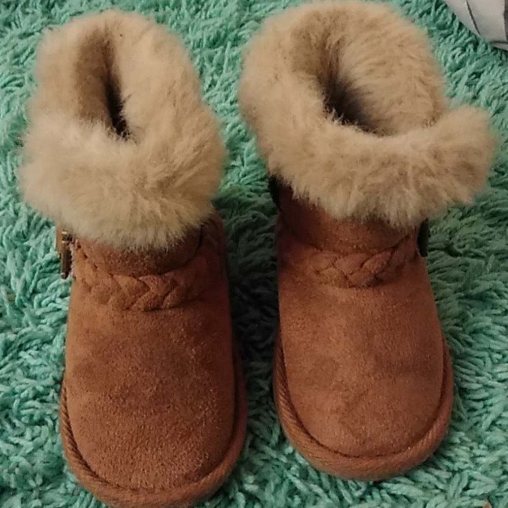 Girls boots